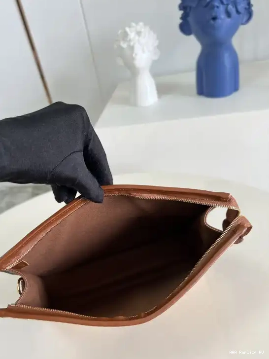 Aaa replica ru VUITTON ON TOILETRY CHAIN POUCH LOUIS 0502
